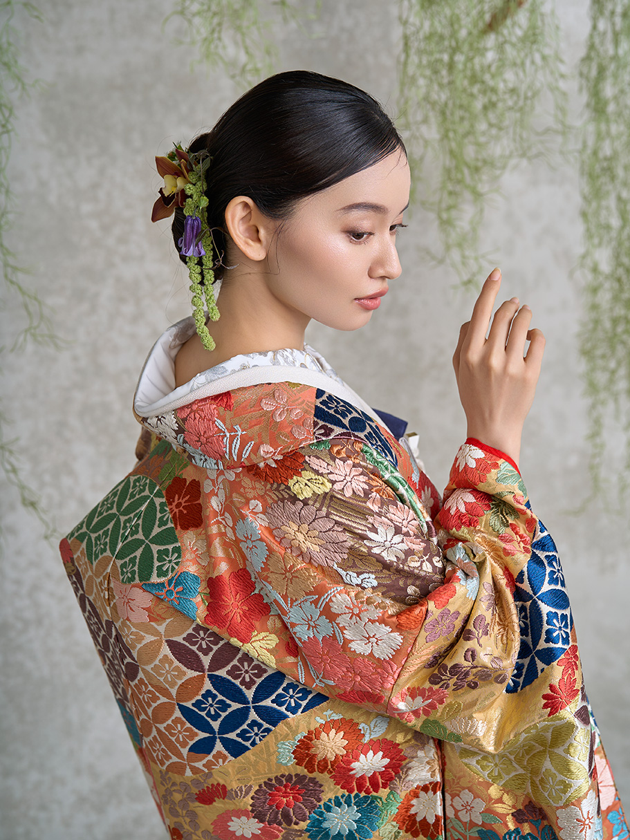 色打掛 能衣雲取七宝文 - のういくもとりしっぽうもん -