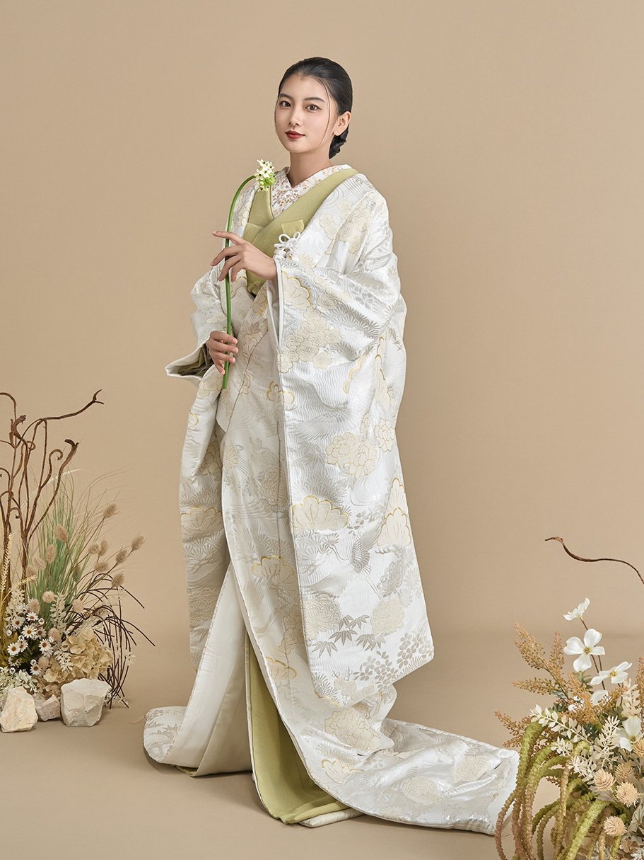 白無垢 流水松竹梅に鶴(りゅうすいしょうちくばいにつる)