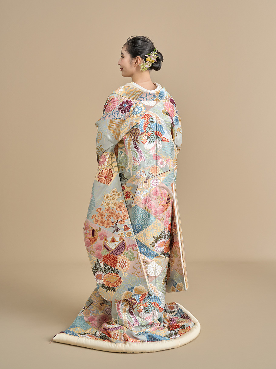 色打掛 裂取り四季花文(きれどりしきばなもん)