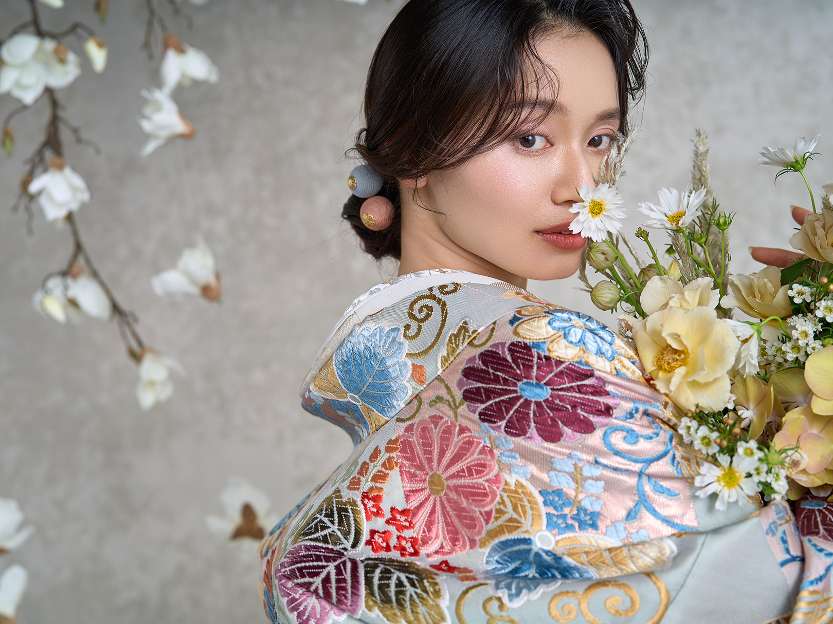 色打掛 裂取り四季花文 - きれどりしきばなもん -