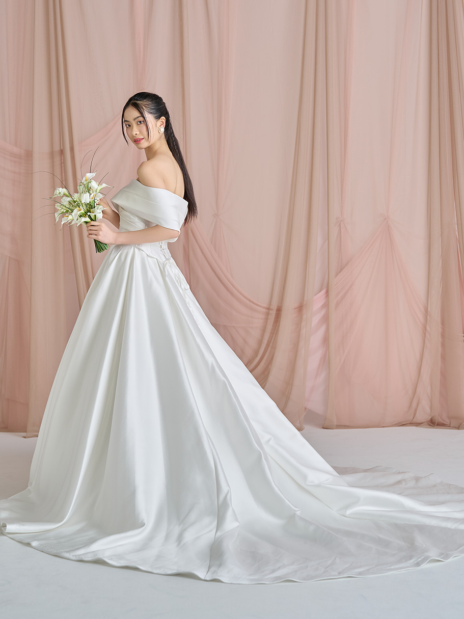 WEDDING DRESS(ウェディングドレス)Ref.3133