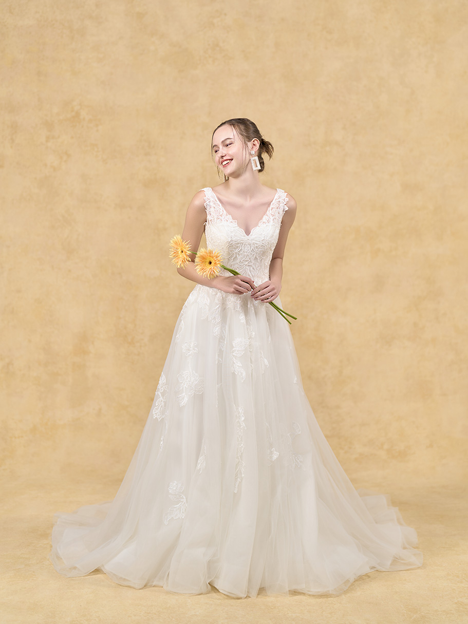 WEDDING DRESS(ウェディングドレス)Ref.3303