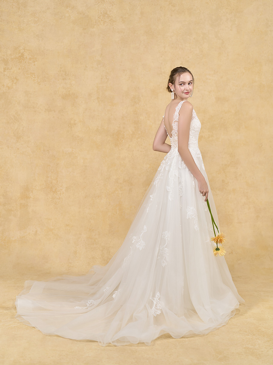 WEDDING DRESS(ウェディングドレス)Ref.3303