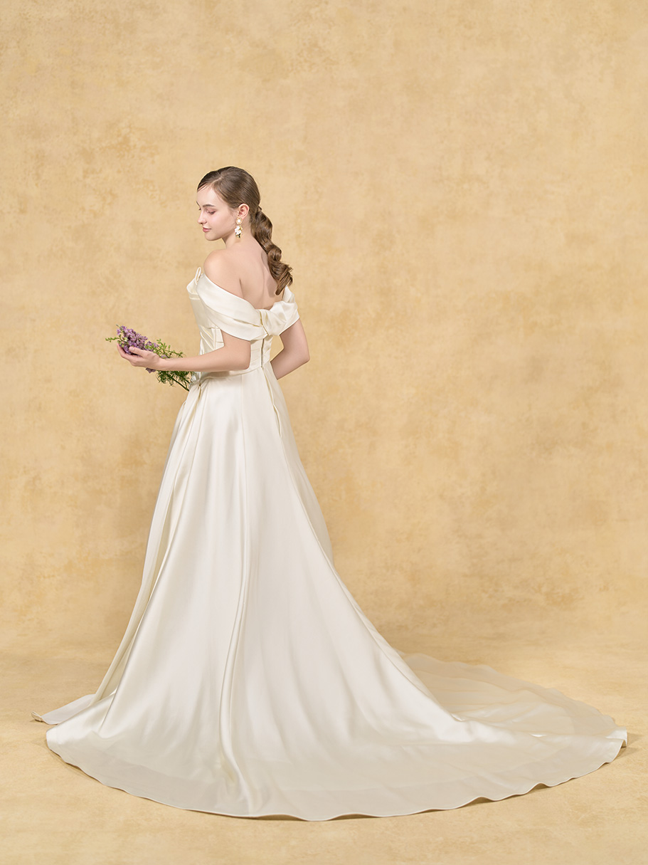 WEDDING DRESS(ウェディングドレス)Adelina - アデリナ -