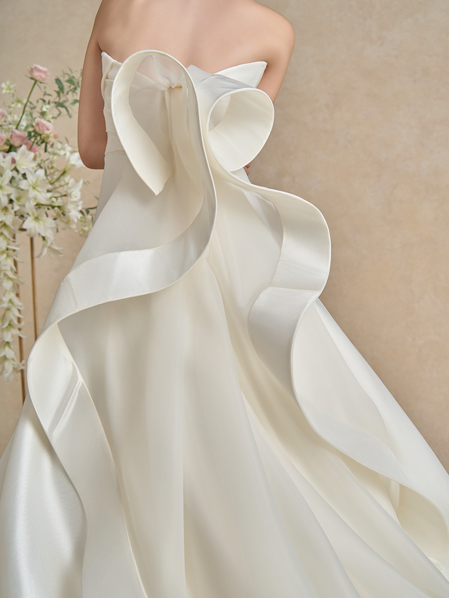 WEDDING DRESS(ウェディングドレス)Carillon - カリヨン -