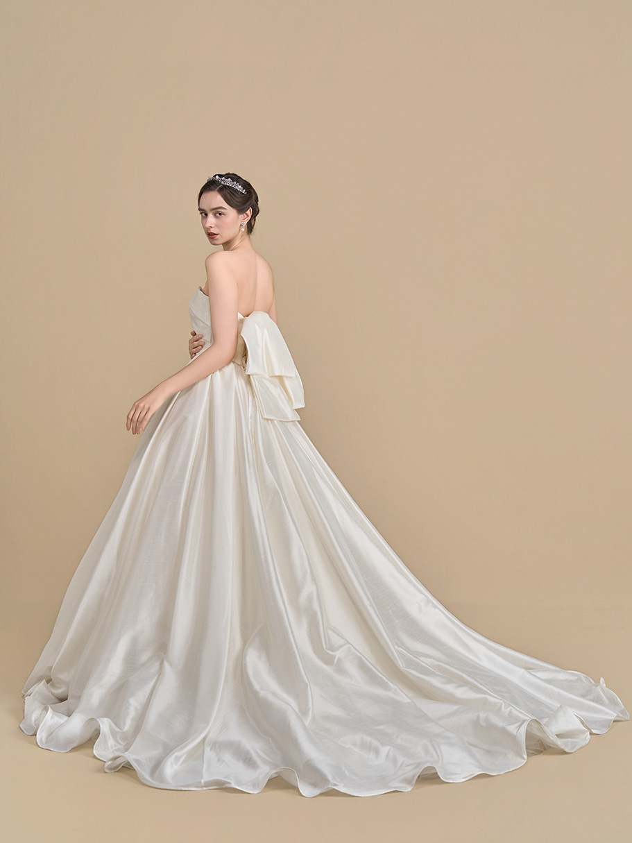 WEDDING DRESS(ウェディングドレス)Chantilly - シャンティー -