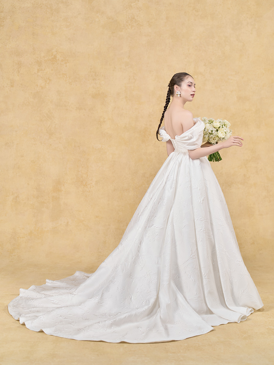 WEDDING DRESS(ウェディングドレス)Sacro - サクロ -